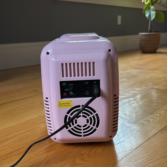 Kylie Cosmetics Skincare Kylie Jenner Skincare Mini Fridge Exclusive Item Limited Edition